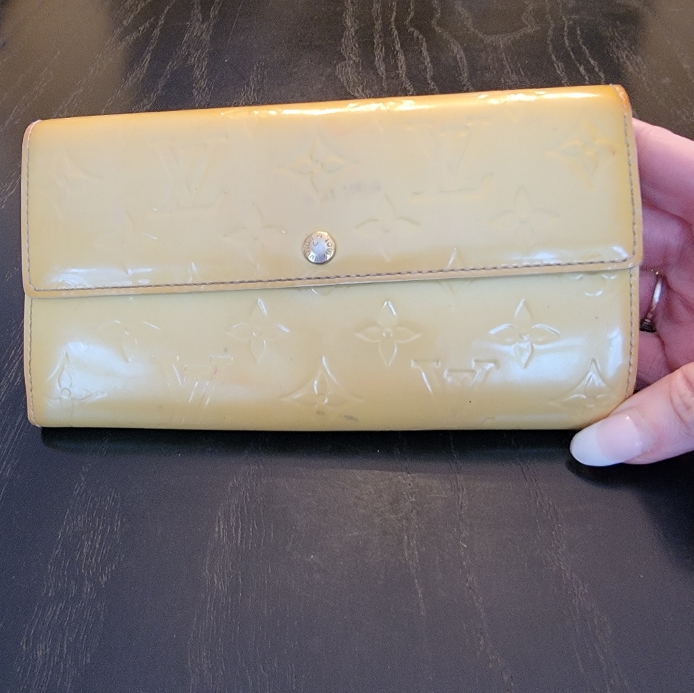 Louis Vuitton Vernis wallet